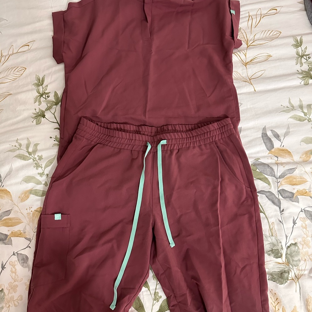 Mauve Garde Malade Jogger Scrub Set